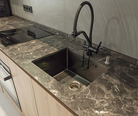 Компакт плита Мрамор королевский 3049 (структура Стоун) 4200 х 1320 х 12 мм. черная основа